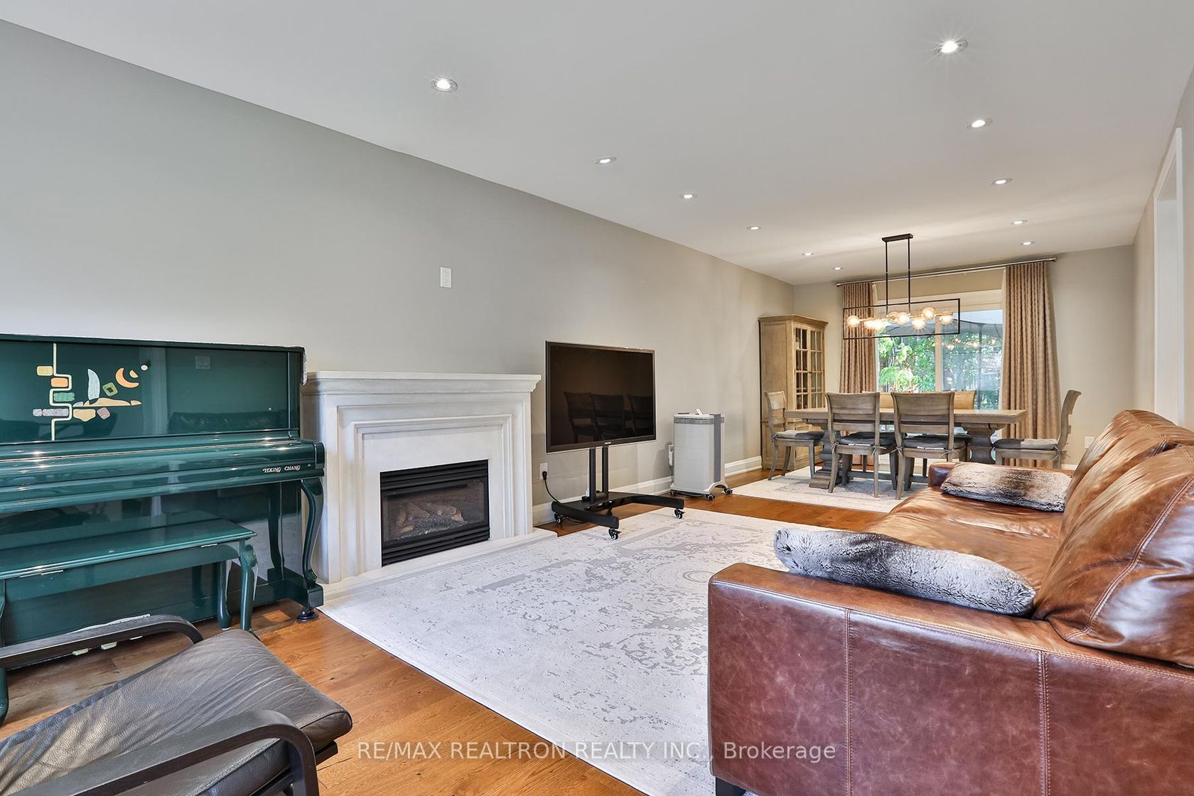 Photo 12 at 21 Meadowglade Crescent, Henry Farm, Toronto Photo 12 at 21 Meadowglade Crescent, Henry Farm, Toronto