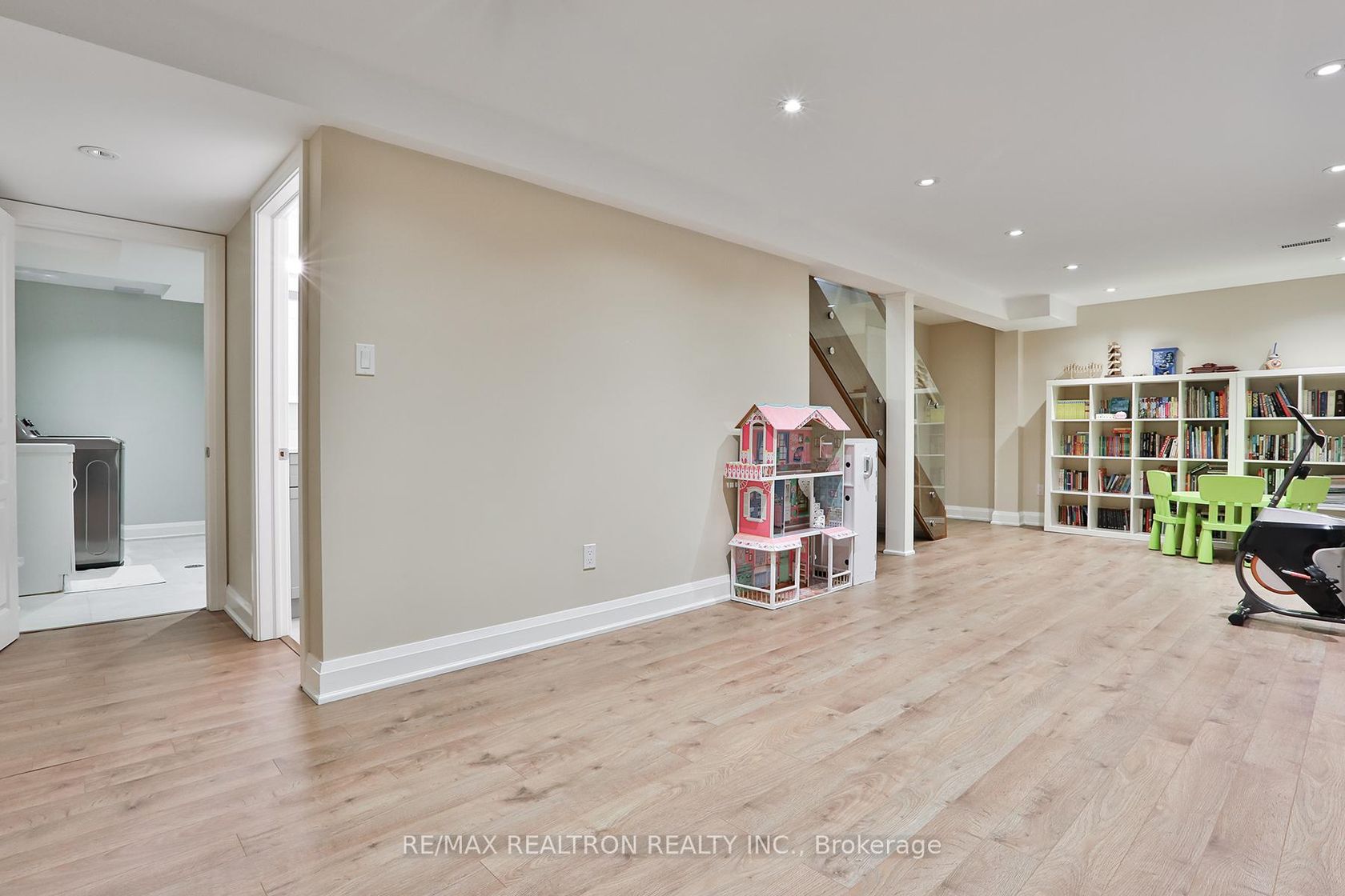 Photo 34 at 21 Meadowglade Crescent, Henry Farm, Toronto Photo 34 at 21 Meadowglade Crescent, Henry Farm, Toronto