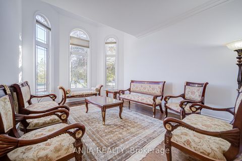 Photo 8 at 212 19th Avenue, Jefferson, Richmond Hill