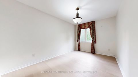 Photo 18 at 61 Glenayr Road, Bayview Hill, Richmond Hill