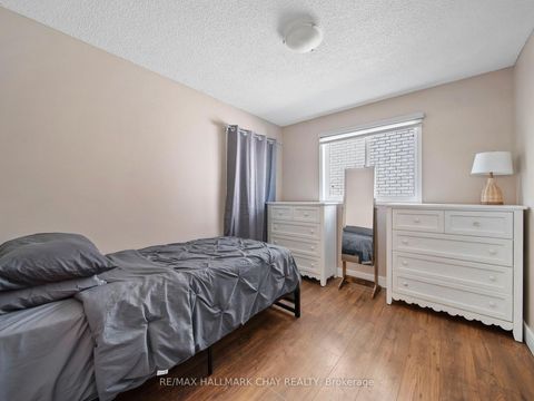 Photo 22 at 7 ASSINIBOINE Drive, Holly, Barrie