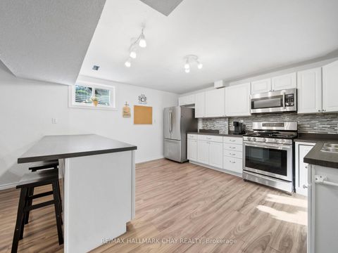 Photo 25 at 7 ASSINIBOINE Drive, Holly, Barrie