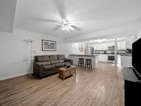 Photo 28 at 7 ASSINIBOINE Drive, Holly, Barrie