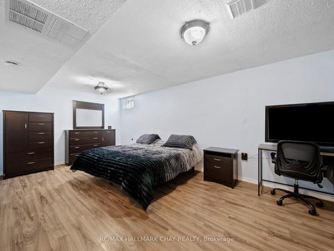 Photo 30 at 7 ASSINIBOINE Drive, Holly, Barrie