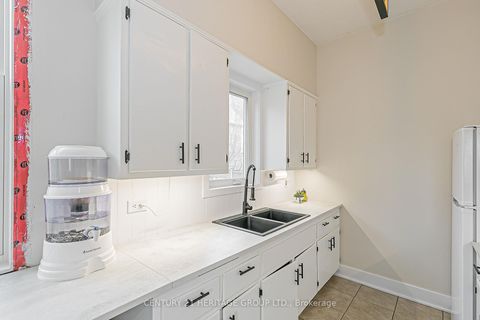 Photo 11 at 181 Muriel Street, College Manor, Newmarket