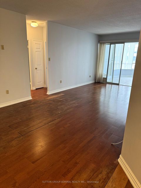 Photo 4 at 711 - 333 Clark Avenue W, Yorkhill, Vaughan