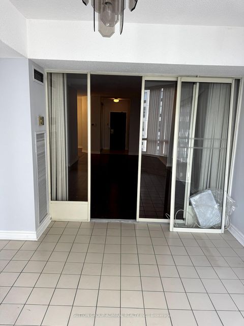 Photo 8 at 711 - 333 Clark Avenue W, Yorkhill, Vaughan