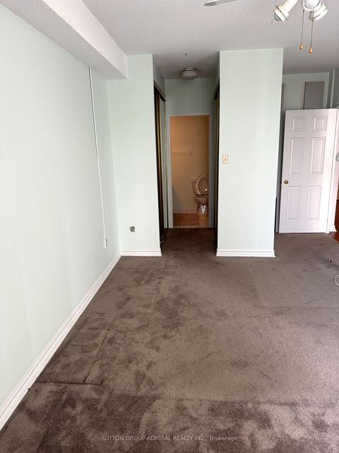 Photo 11 at 711 - 333 Clark Avenue W, Yorkhill, Vaughan