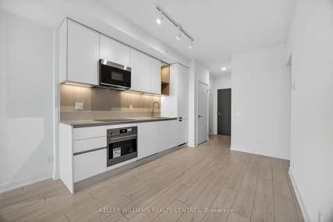 Photo 6 at 909 - 39 Mary Street, City Centre, Barrie