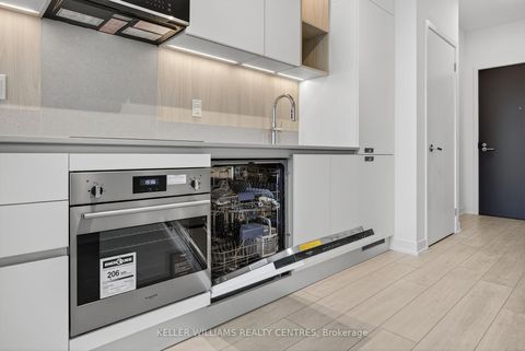 Photo 7 at 909 - 39 Mary Street, City Centre, Barrie