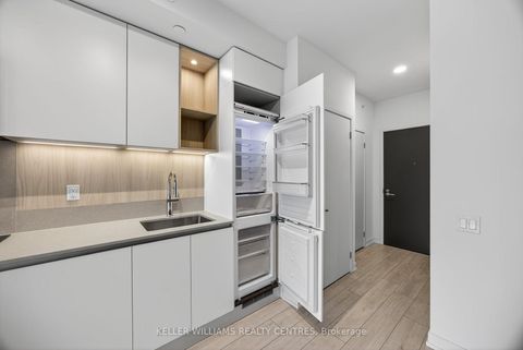 Photo 8 at 909 - 39 Mary Street, City Centre, Barrie