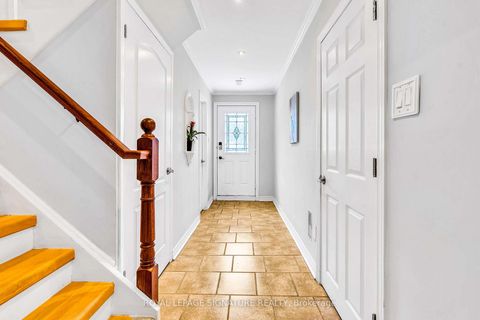 Photo 4 at 14 Poplar Crescent, Aurora Highlands, Aurora