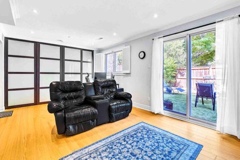 Photo 8 at 14 Poplar Crescent, Aurora Highlands, Aurora