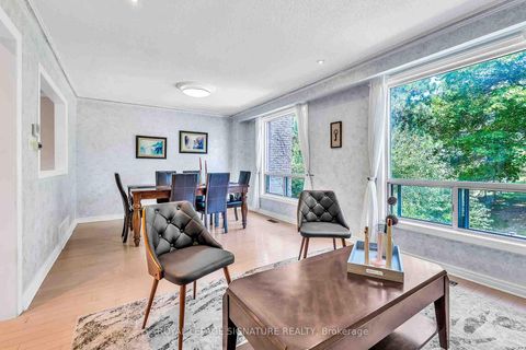 Photo 17 at 14 Poplar Crescent, Aurora Highlands, Aurora