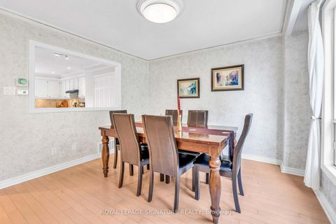 Photo 19 at 14 Poplar Crescent, Aurora Highlands, Aurora