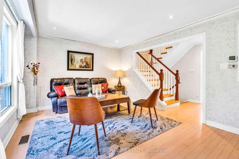 Photo 20 at 14 Poplar Crescent, Aurora Highlands, Aurora