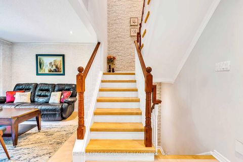 Photo 23 at 14 Poplar Crescent, Aurora Highlands, Aurora