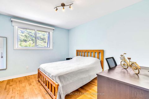 Photo 25 at 14 Poplar Crescent, Aurora Highlands, Aurora