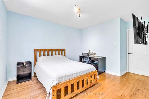 Photo 26 at 14 Poplar Crescent, Aurora Highlands, Aurora