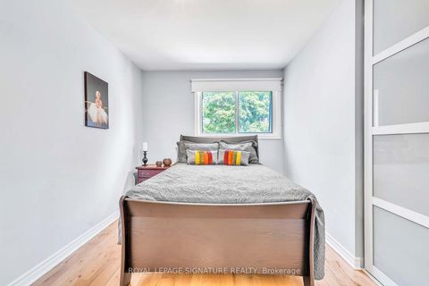 Photo 28 at 14 Poplar Crescent, Aurora Highlands, Aurora