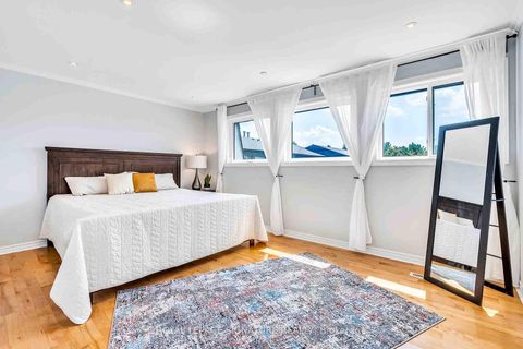 Photo 31 at 14 Poplar Crescent, Aurora Highlands, Aurora