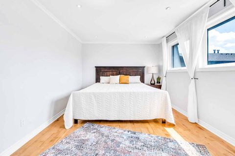 Photo 32 at 14 Poplar Crescent, Aurora Highlands, Aurora