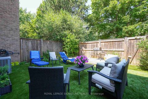 Photo 34 at 14 Poplar Crescent, Aurora Highlands, Aurora