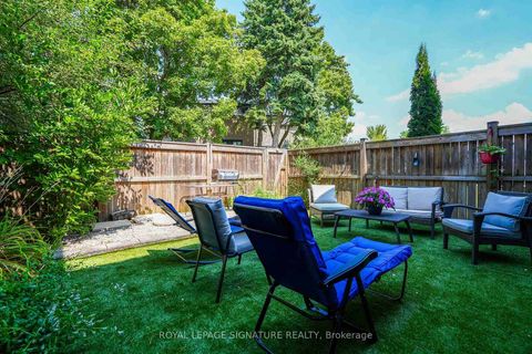 Photo 35 at 14 Poplar Crescent, Aurora Highlands, Aurora