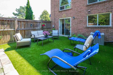 Photo 36 at 14 Poplar Crescent, Aurora Highlands, Aurora