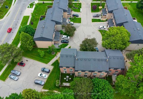 Photo 38 at 14 Poplar Crescent, Aurora Highlands, Aurora