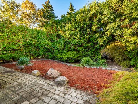 Photo 32 at 93 Mayvern Crescent, North Richvale, Richmond Hill