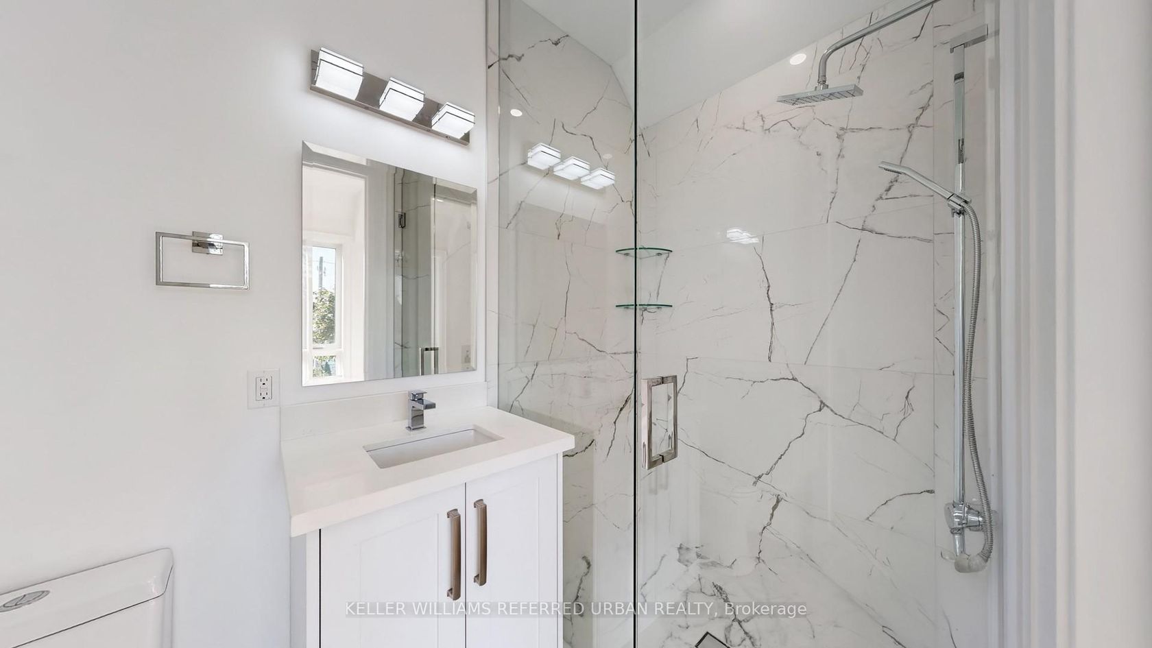 Photo 13 at 178 Joicey Boulevard, Nortown, Toronto Photo 13 at 178 Joicey Boulevard, Nortown, Toronto