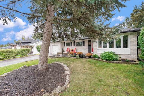 Photo 2 at 27 Ottaway Avenue, Wellington, Barrie Photo 2 at 27 Ottaway Avenue, Wellington, Barrie
