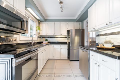 Photo 4 at 27 Ottaway Avenue, Wellington, Barrie