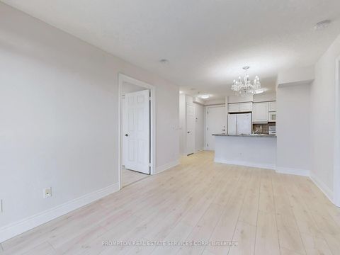 Photo 7 at 2811 - 15 Greenview Avenue, Newtonbrook West, Toronto