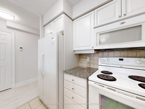 Photo 11 at 2811 - 15 Greenview Avenue, Newtonbrook West, Toronto