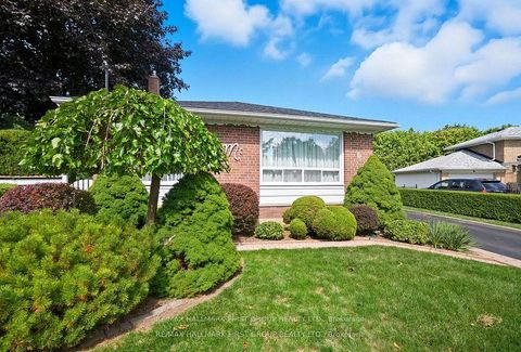 Photo 1 at 6 Windover Drive, Woburn, Toronto