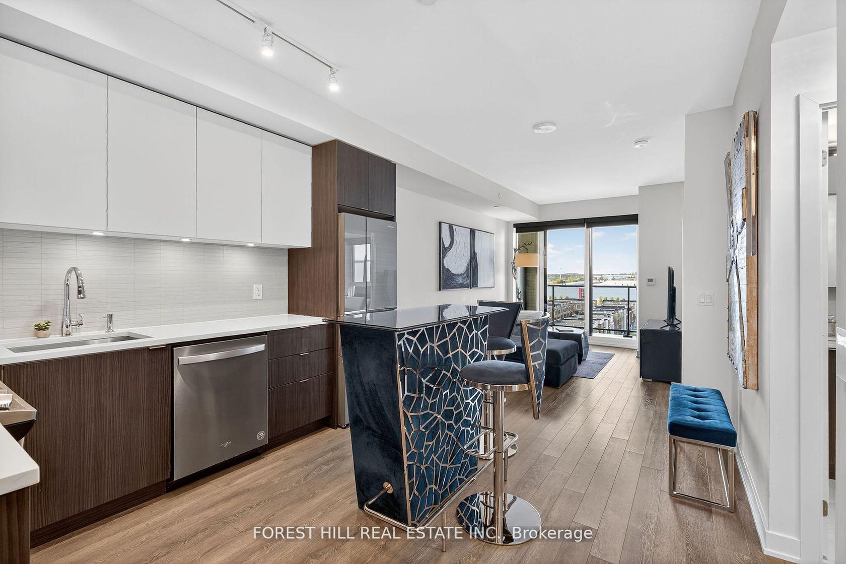 831 - 100 Eagle Rock Way, Maple, Vaughan photo number 2