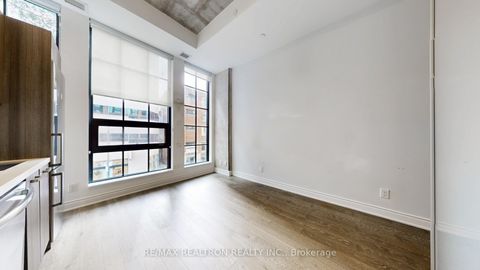 Photo 7 at 201 - 608 Richmond Street W, Waterfront Communities C1, Toronto