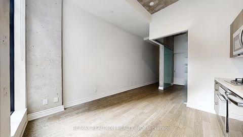 Photo 13 at 201 - 608 Richmond Street W, Waterfront Communities C1, Toronto