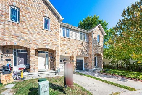 Photo 2 at 40 Skelding Court, West Hill, Toronto