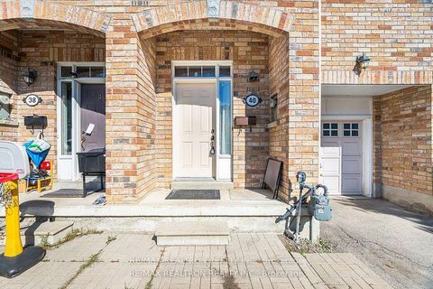 Photo 3 at 40 Skelding Court, West Hill, Toronto