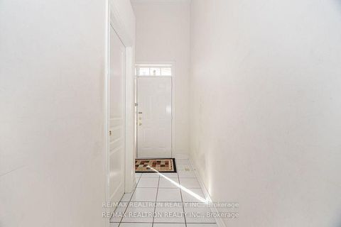 Photo 4 at 40 Skelding Court, West Hill, Toronto
