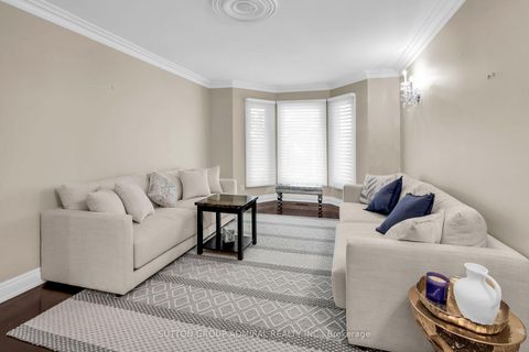 Photo 6 at 25 Grenadier Crescent, Beverley Glen, Vaughan