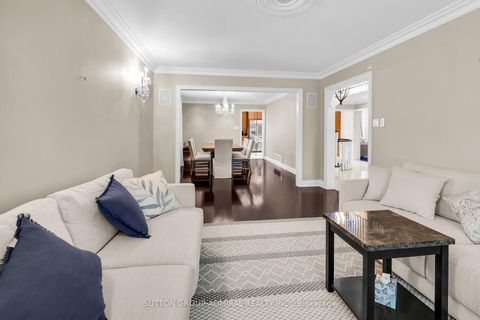 Photo 8 at 25 Grenadier Crescent, Beverley Glen, Vaughan