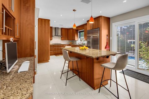 Photo 12 at 25 Grenadier Crescent, Beverley Glen, Vaughan