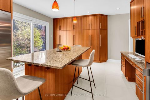 Photo 14 at 25 Grenadier Crescent, Beverley Glen, Vaughan