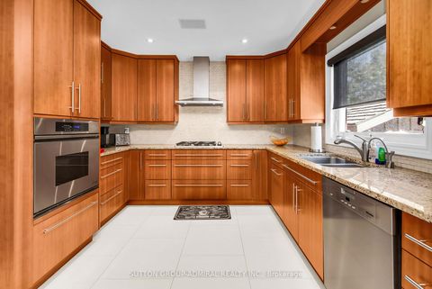 Photo 15 at 25 Grenadier Crescent, Beverley Glen, Vaughan