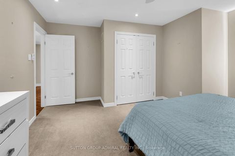 Photo 25 at 25 Grenadier Crescent, Beverley Glen, Vaughan