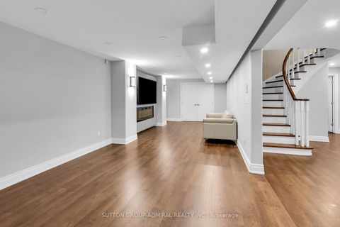 Photo 32 at 25 Grenadier Crescent, Beverley Glen, Vaughan